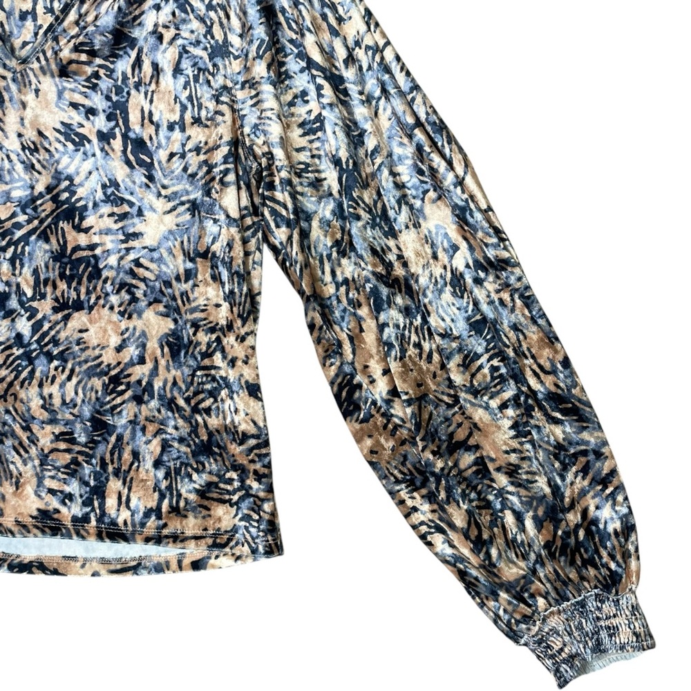 Free People Go Get 'Em Crushed Velvet Balloon Sleeve Blouse Small Animal print L - Picture 6 of 12